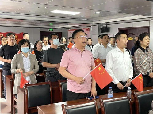 黨史宣講進機關 深學篤行強擔當 聊城市 背紅色挎包 講紅色故事 黨史宣講團走進市住房公積金管理中心