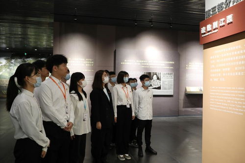 我校開展 學黨史 強信念 跟黨走 主題團日活動暨新團員入團儀式