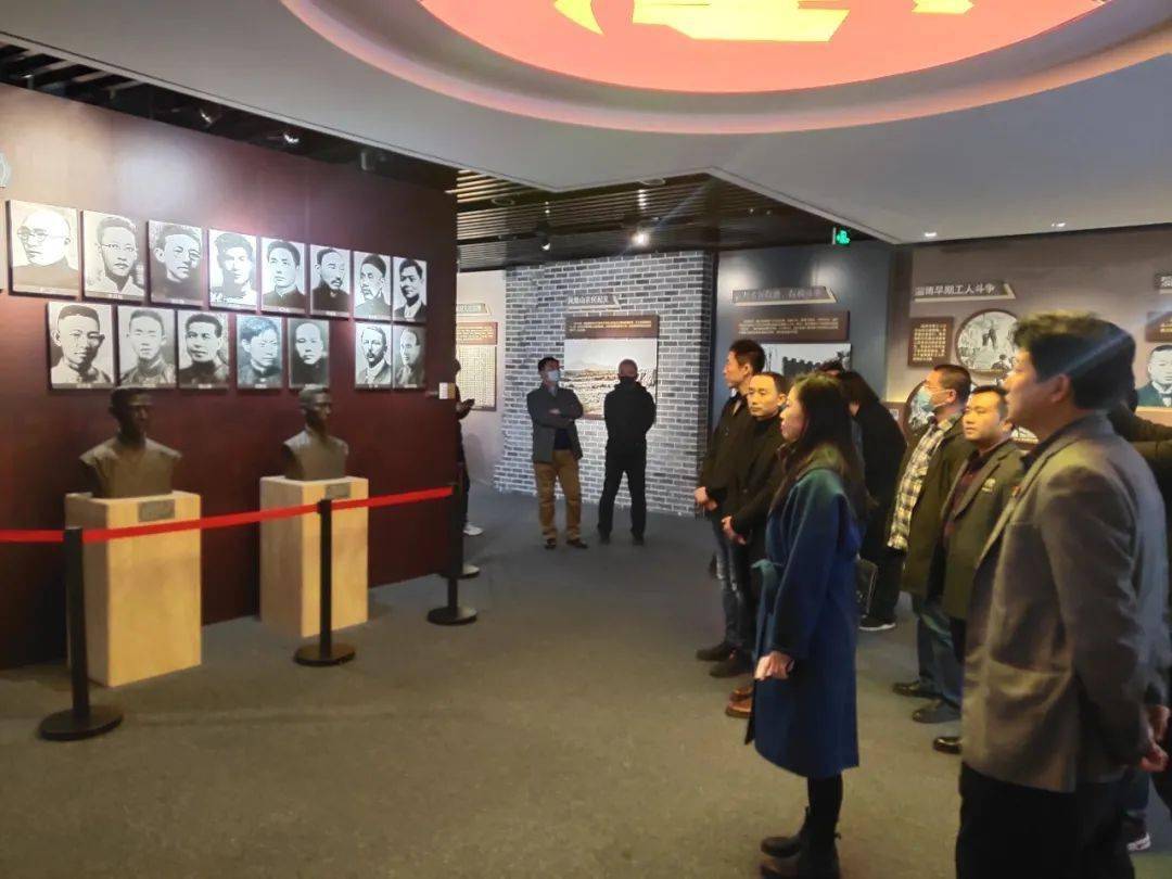 市青聯委員和青年代表走進淄博市歷史展覽館進行黨史學習